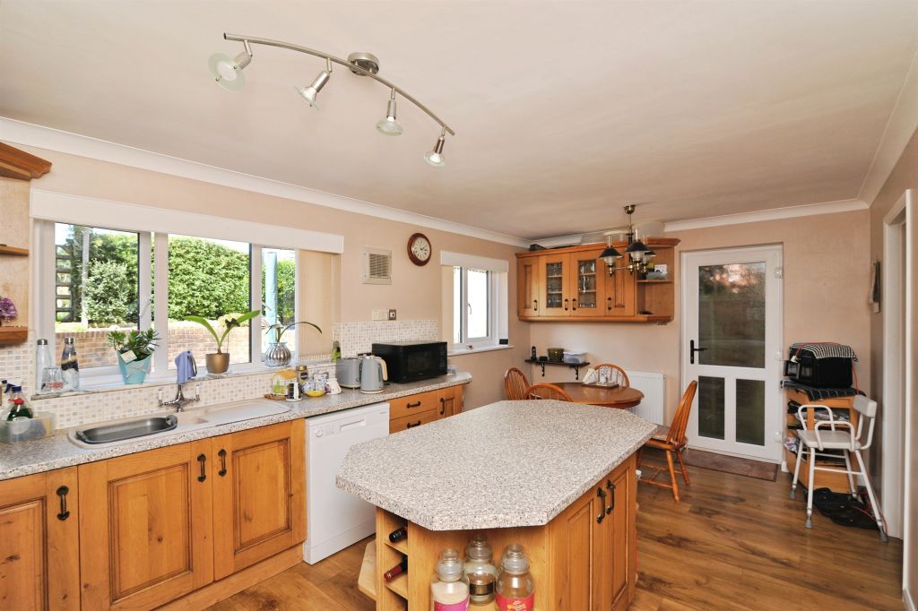 Property photo 2 of 23