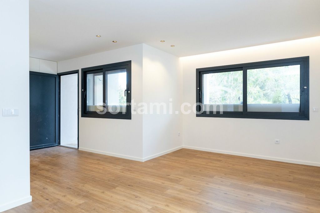 Property photo 3 of 32