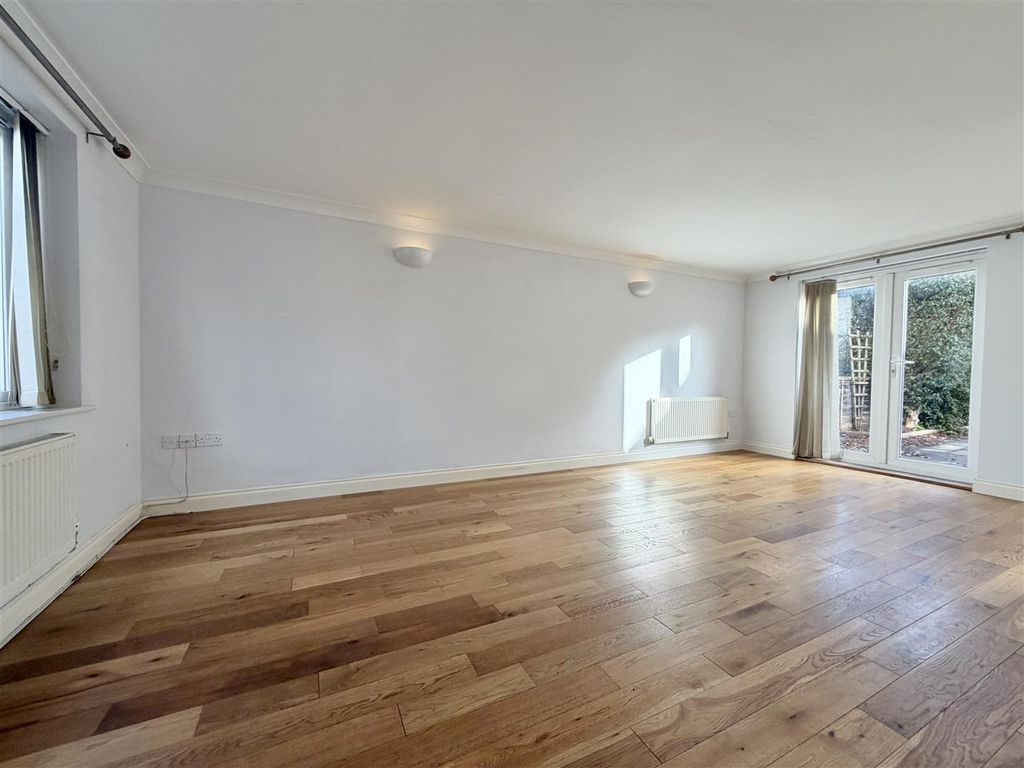 Property photo 3 of 11 Lounge/Diner