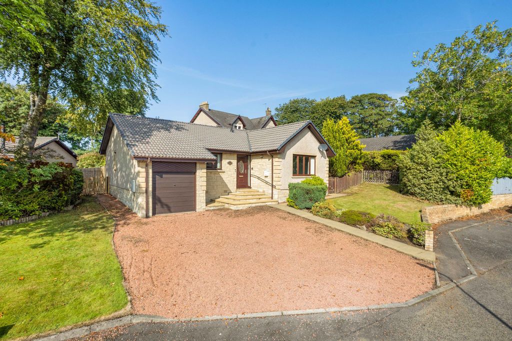 Property photo 1 of 19 11 Woodlands Grove 01