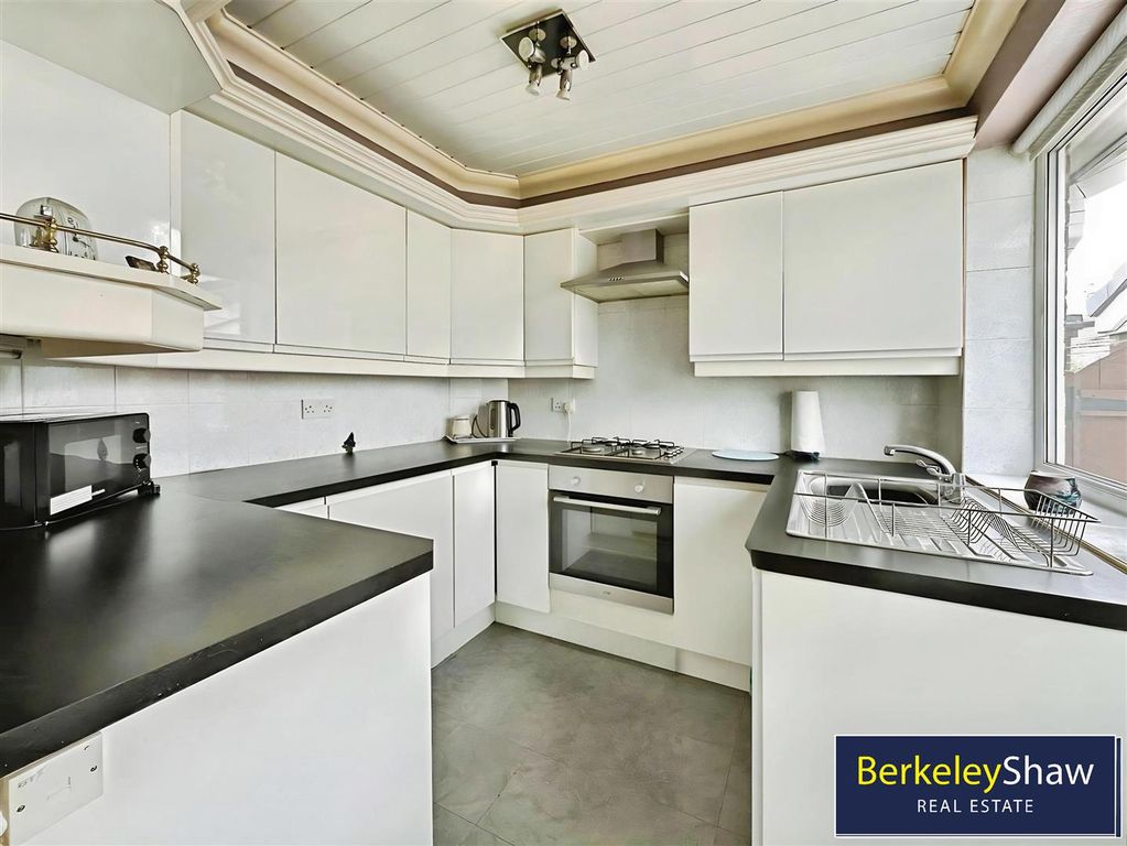 Property photo 3 of 13 Kitchen
