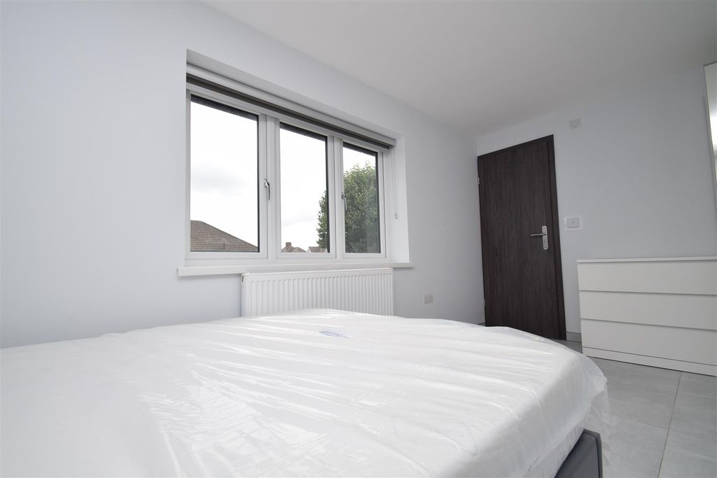 Property photo 1 of 5 Studio