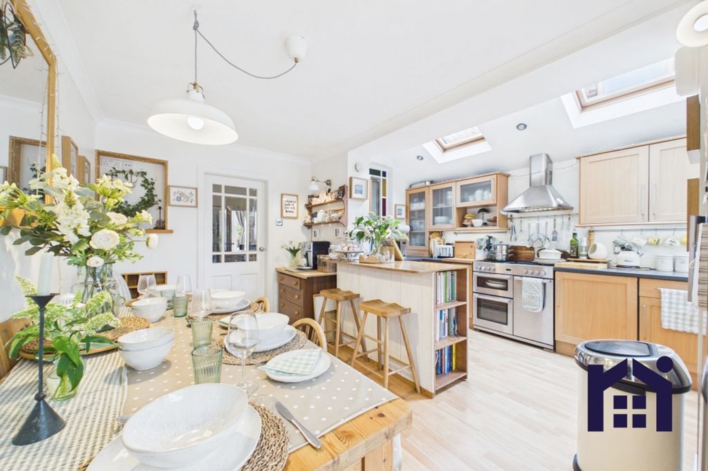 Property photo 3 of 24 Dining Kitchen