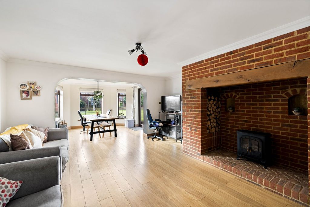 Property photo 2 of 17