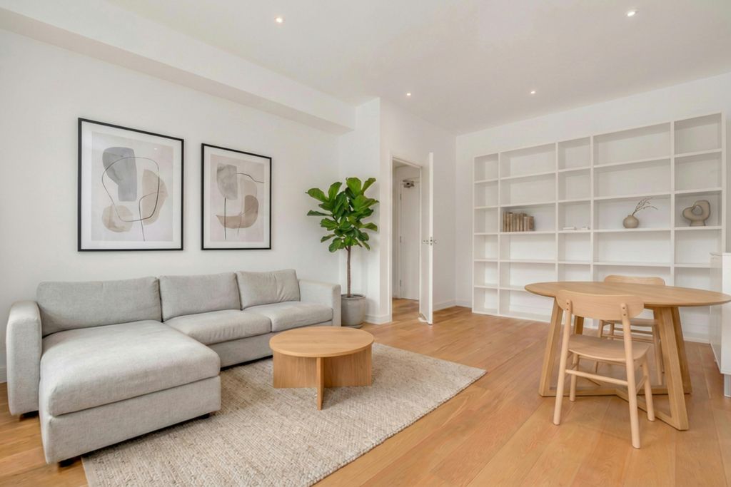 Property photo 1 of 9 Living (Staged)