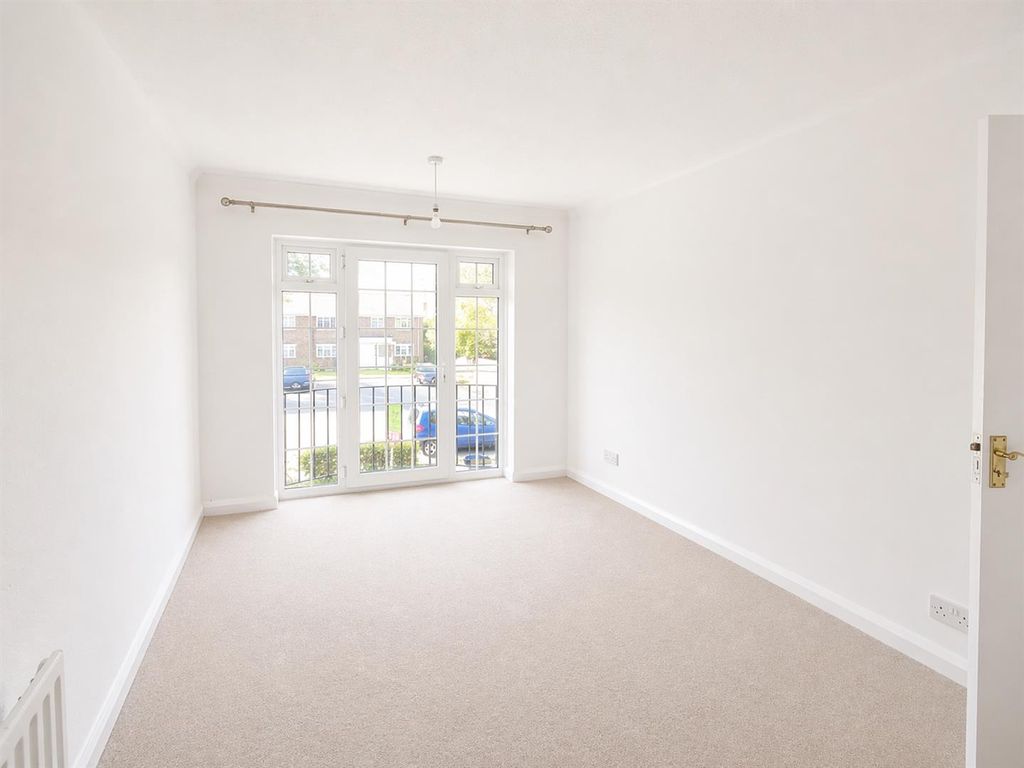 Property photo 3 of 8 2Ed69225-31E8-44C8-89F3-De7208A820A8.Png