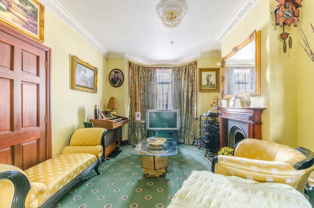 Property photo 1 of 12