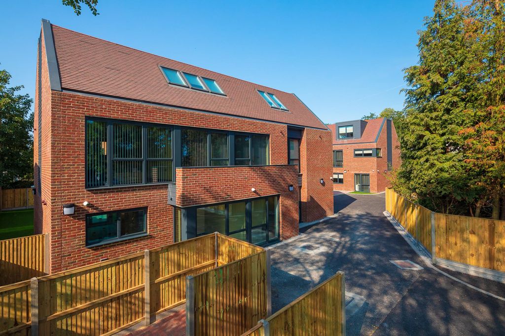 Property photo 1 of 20 Sar Court Entrance