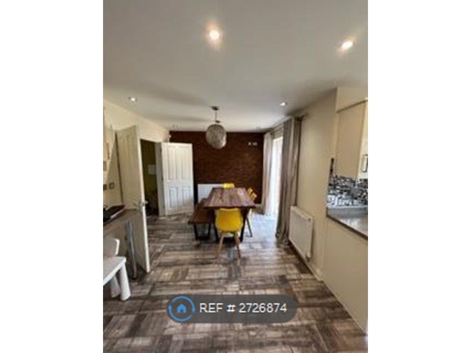 Property photo 2 of 28