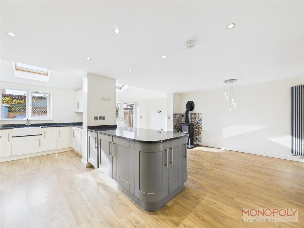 Property photo 2 of 31 Cam04439G0-Pr0175-Still015.Jpg