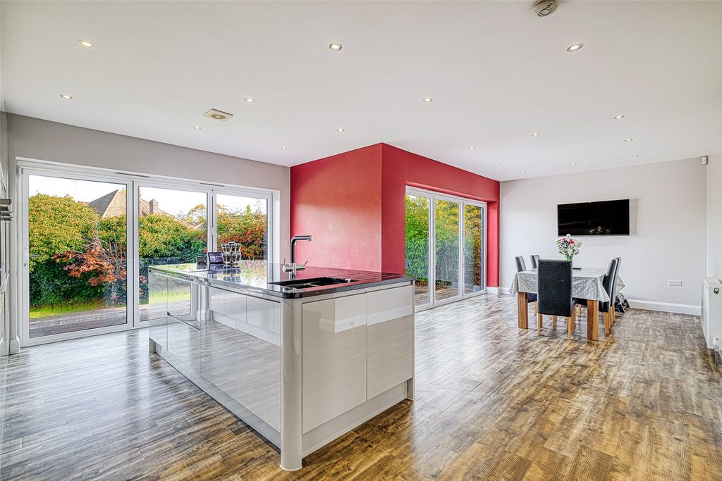 Property photo 2 of 34 Picture No. 16