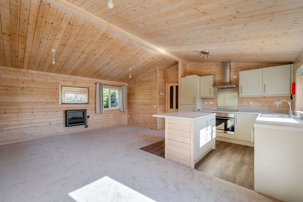 Property photo 2 of 21 1-69Bd140B3F22E-1...