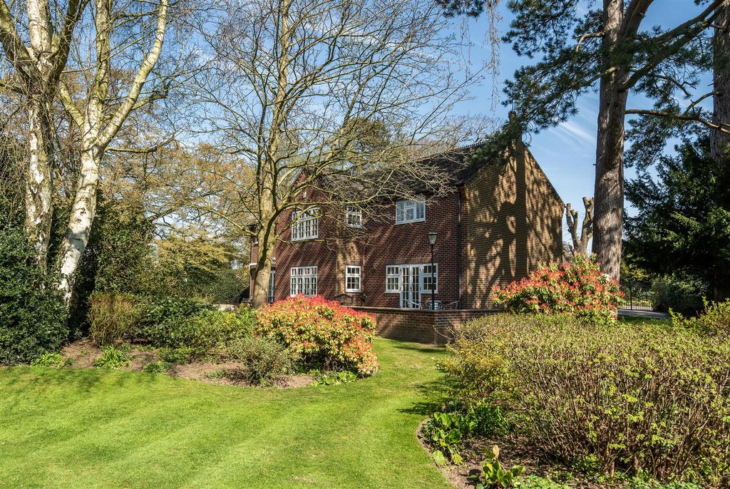 Property photo 2 of 33