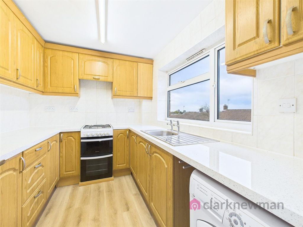 Property photo 2 of 10 Kitchen