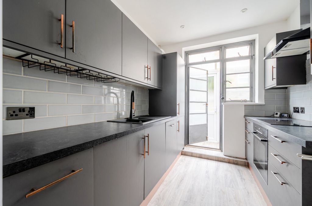 Property photo 1 of 17 1485412-2-6A46222...