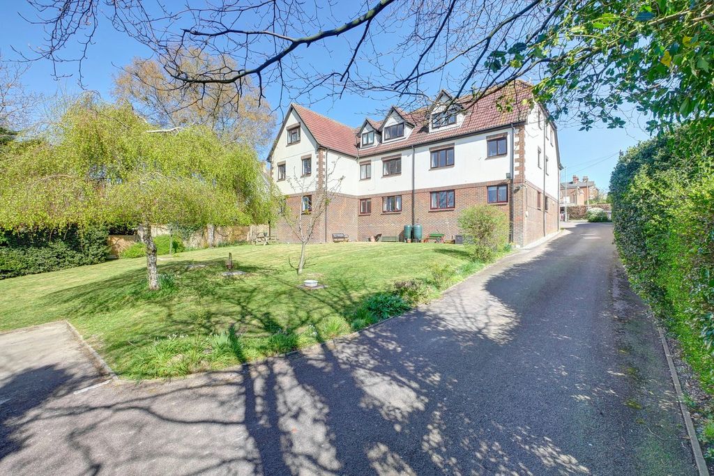 2 bed flat for saleHailsham Road, Heathfield TN21