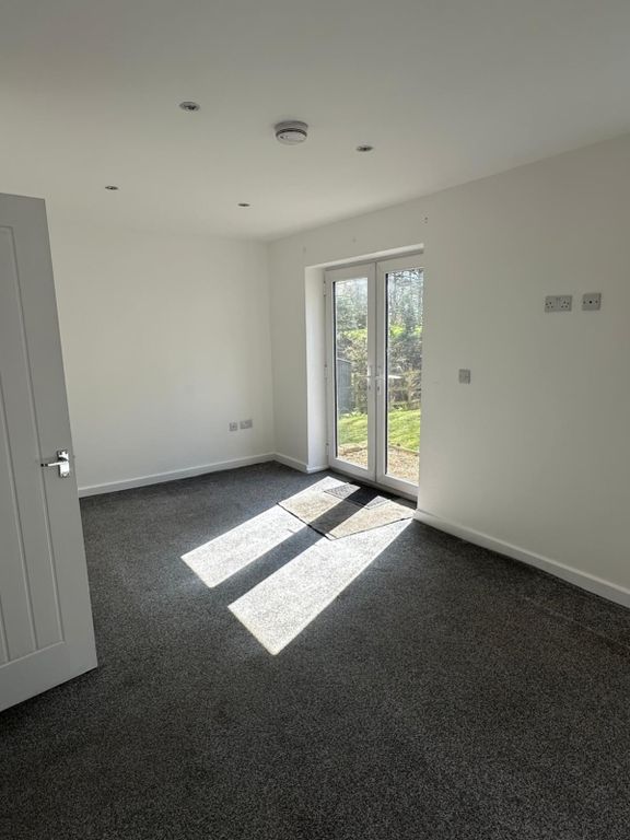 Property photo 3 of 8 4