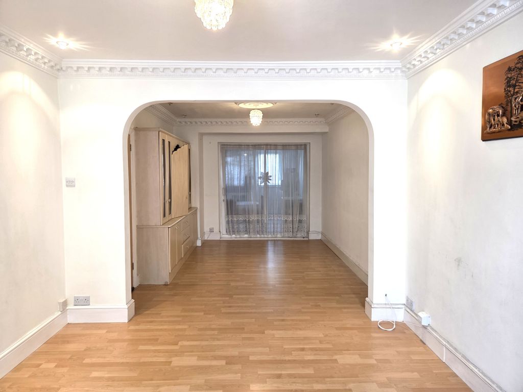 Property photo 3 of 21 Gallery