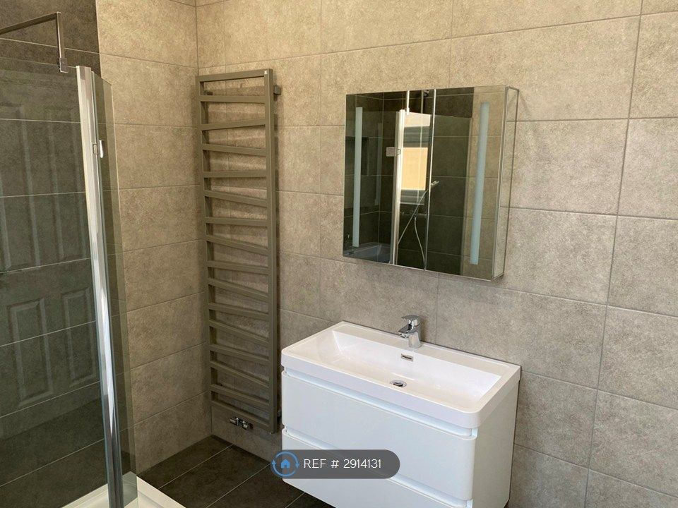 Property photo 3 of 14 Modern Bathroom