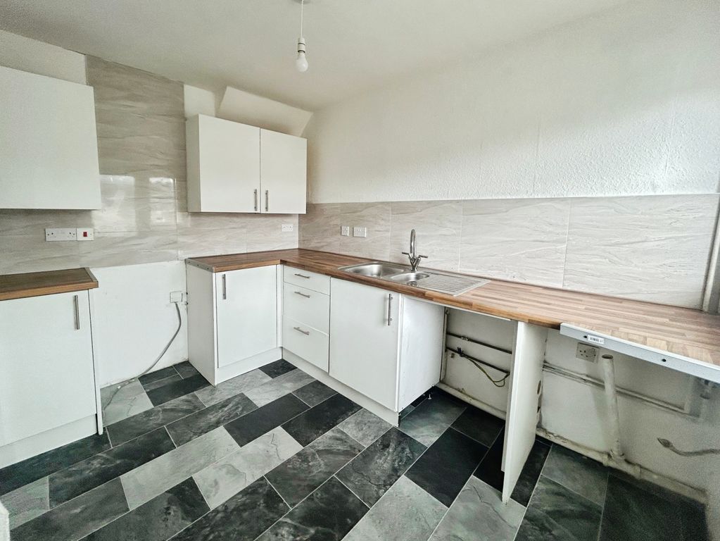 Property photo 2 of 7 Kitchen