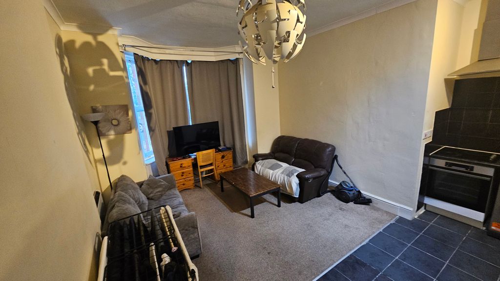 Property photo 2 of 8