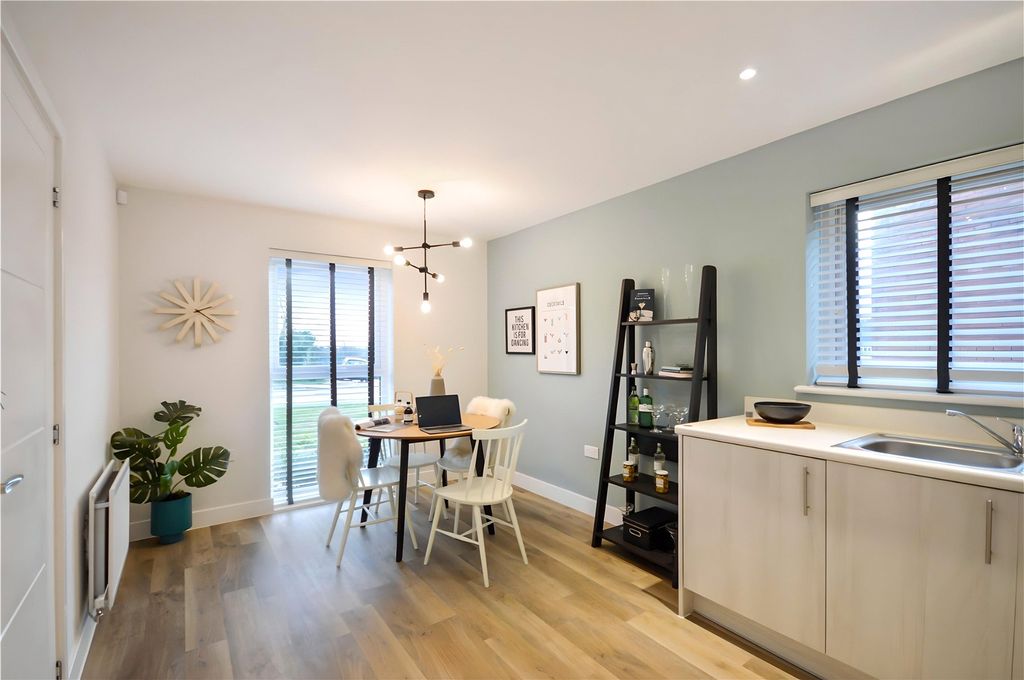 Property photo 3 of 10 Dining Example