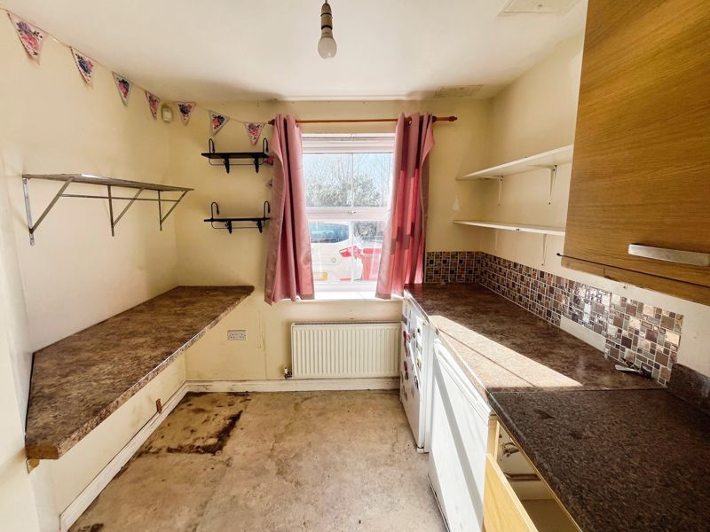 Property photo 3 of 13 Kitchen