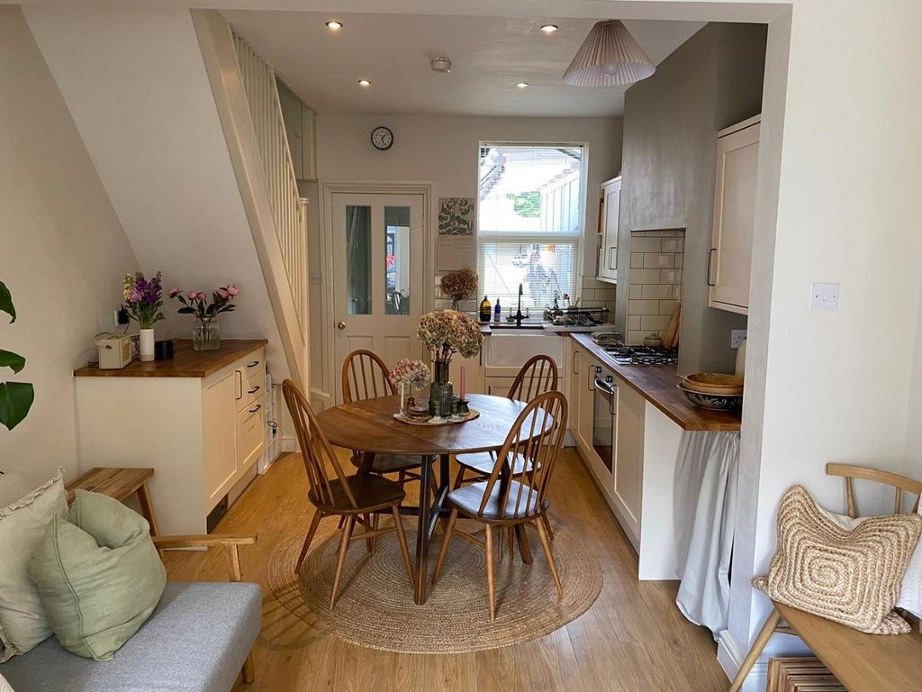 Property photo 3 of 15 Briarwood 14.Jpg