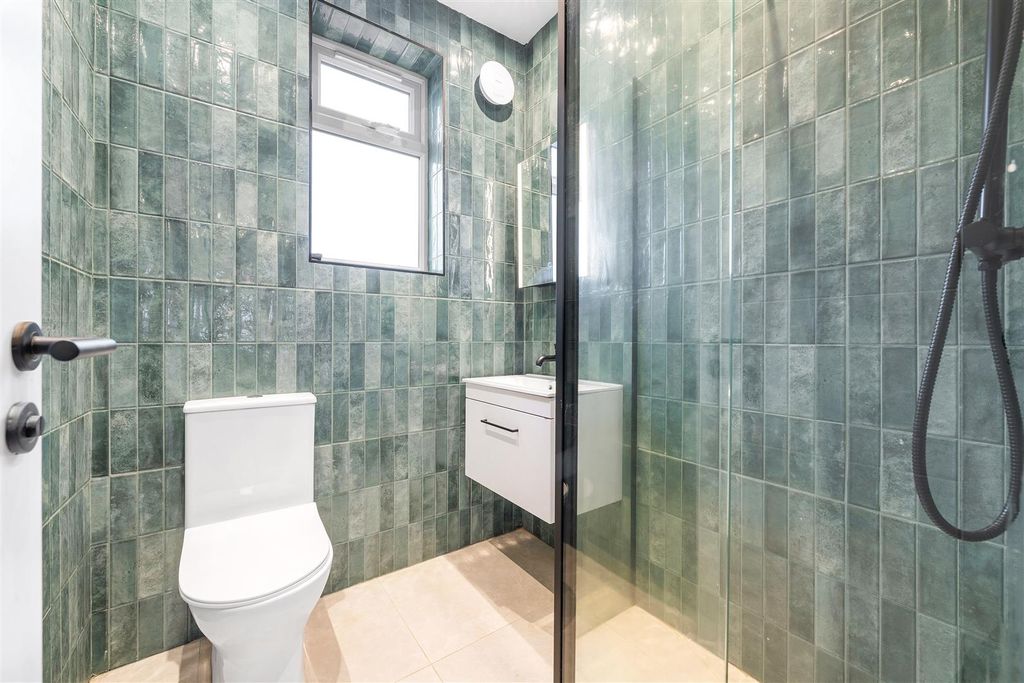 Property photo 2 of 17 Cottingham Road-8.Jpg