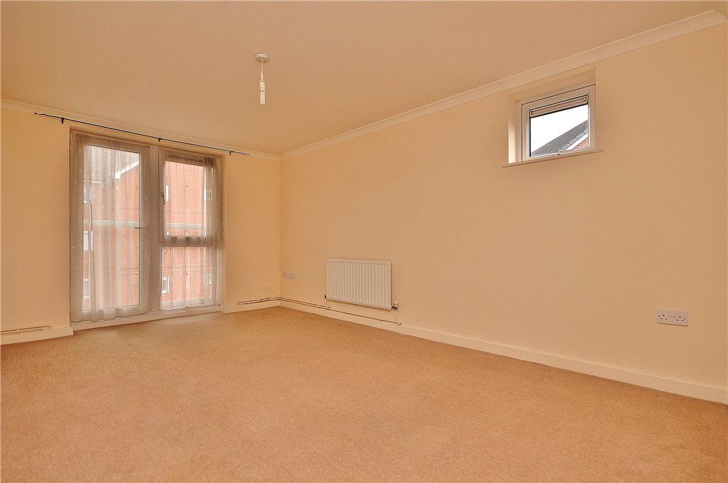 Property photo 3 of 7 Living Room