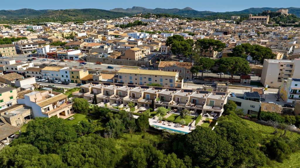 Property photo 2 of 20 Aerial (2)