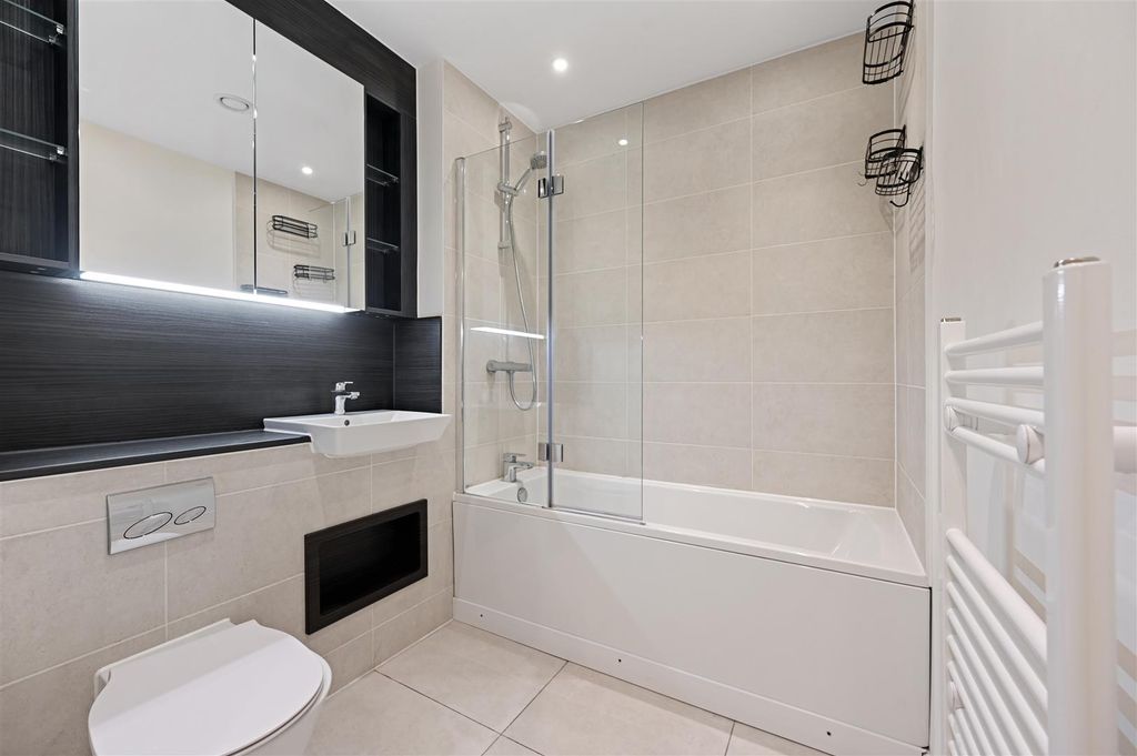 Property photo 2 of 13 Rcrr - 62 Tabbard Apartments - Bathroom.Jpg