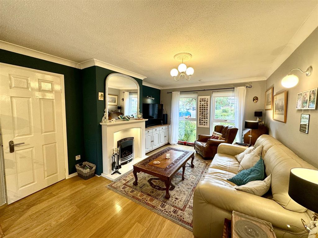 Property photo 2 of 22 Sitting Room Area
