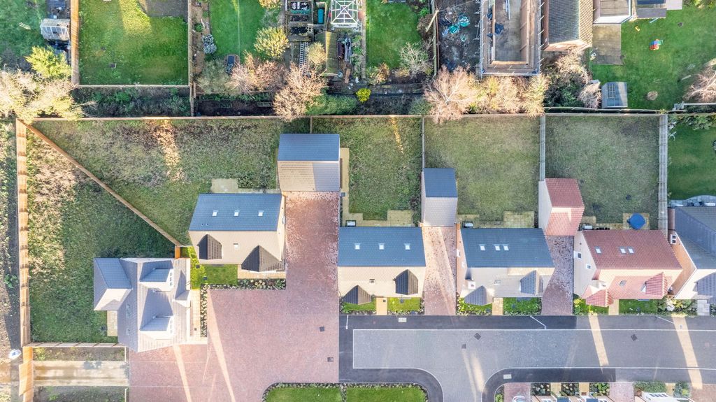 Property photo 3 of 34