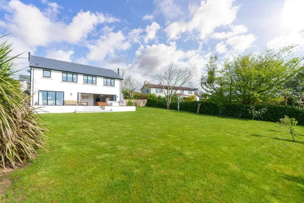 Property photo 3 of 39