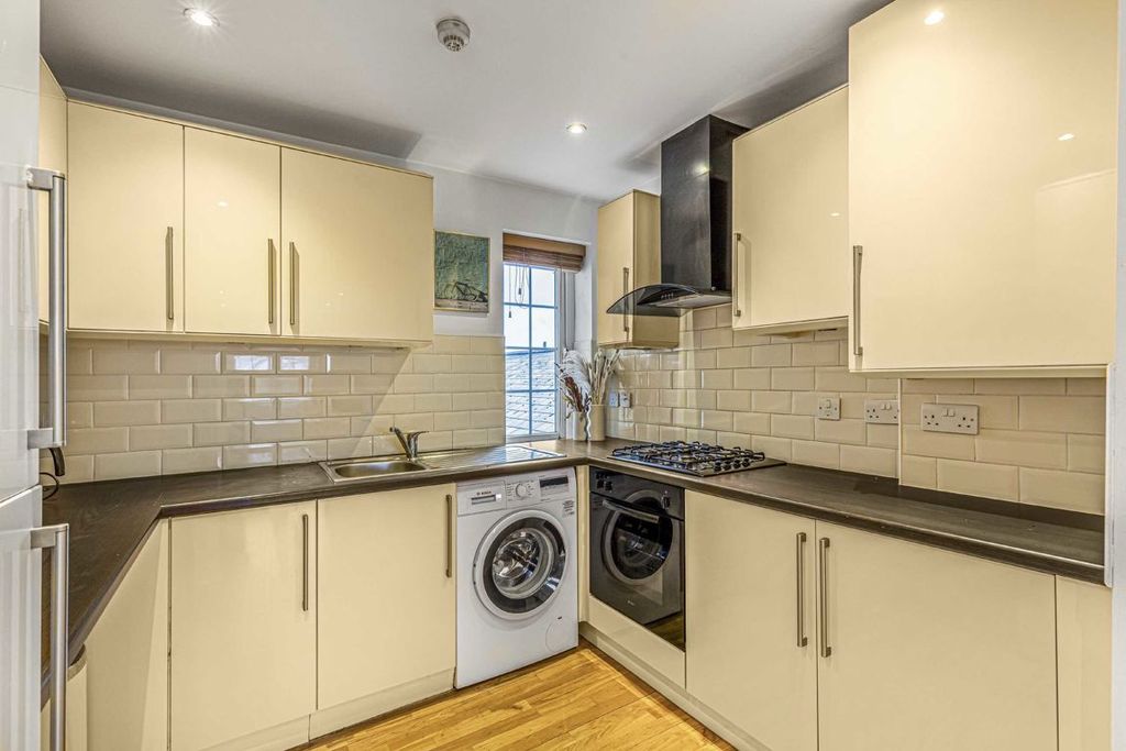 Property photo 2 of 6