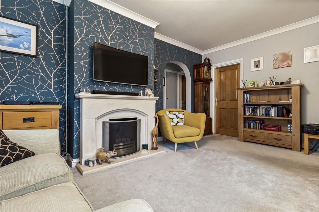 Property photo 3 of 18 20 Langbury Lane-003.Jpg