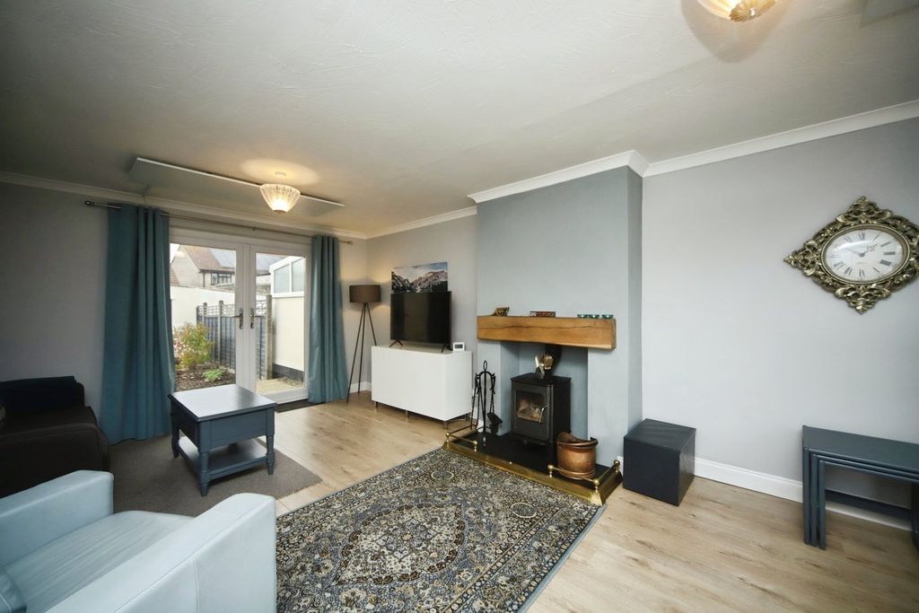 Property photo 2 of 20