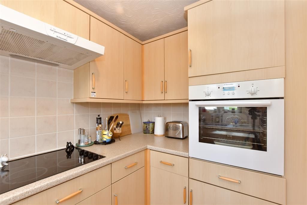 Property photo 1 of 6 Kitchen
