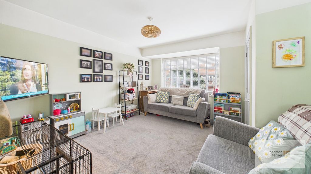 Property photo 2 of 16 Living Room