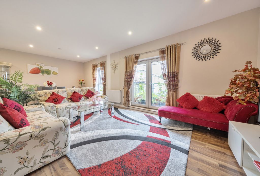Property photo 3 of 16 1471676-1-6A26933...