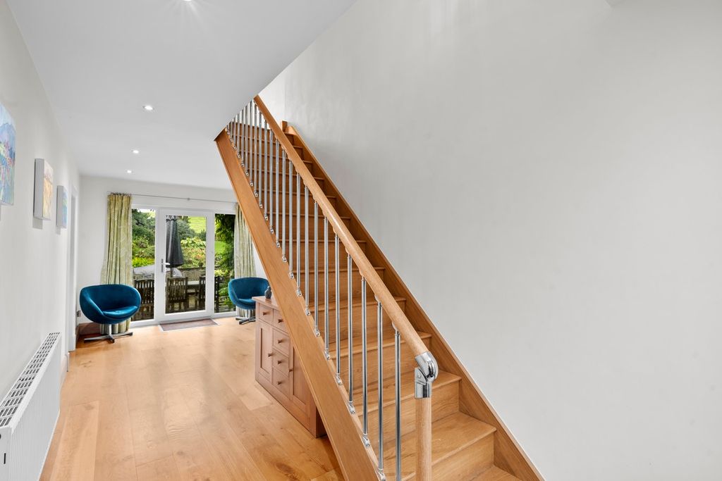 Property photo 2 of 28