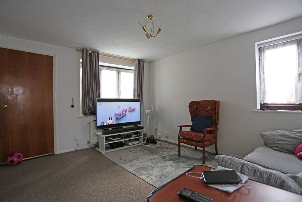 Property photo 3 of 11