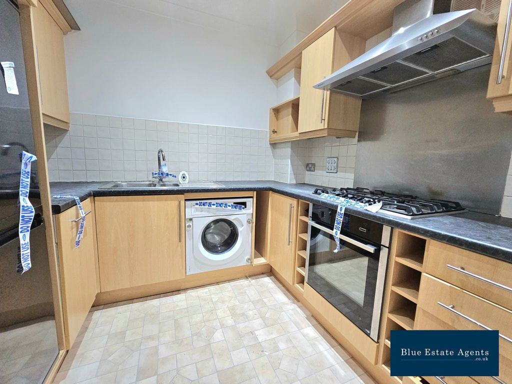 Property photo 2 of 11 Kitchen