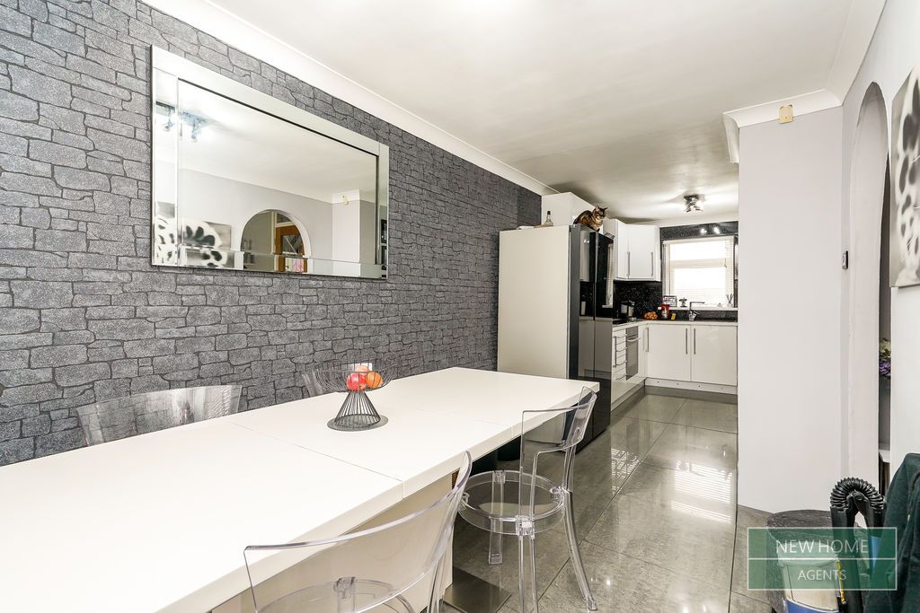 Property photo 3 of 14 Photo 8