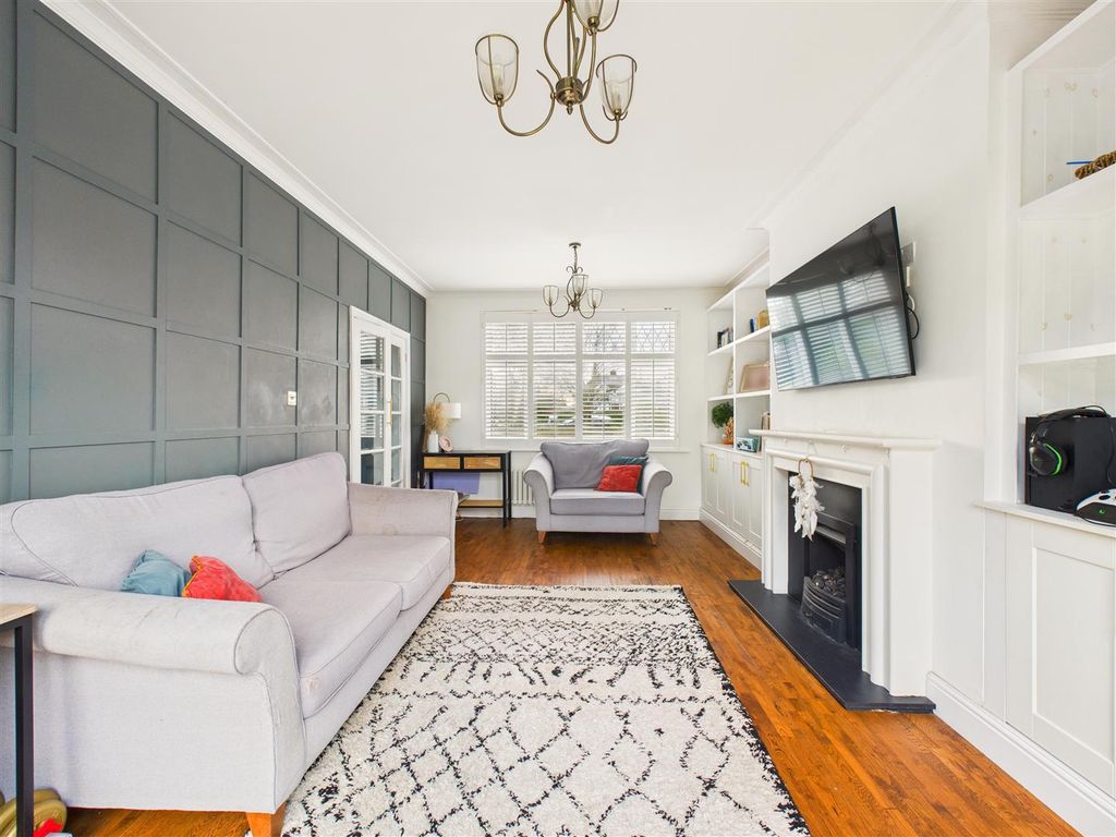 Property photo 3 of 17 Cam05193G0-Pr0089-Still003.Jpg