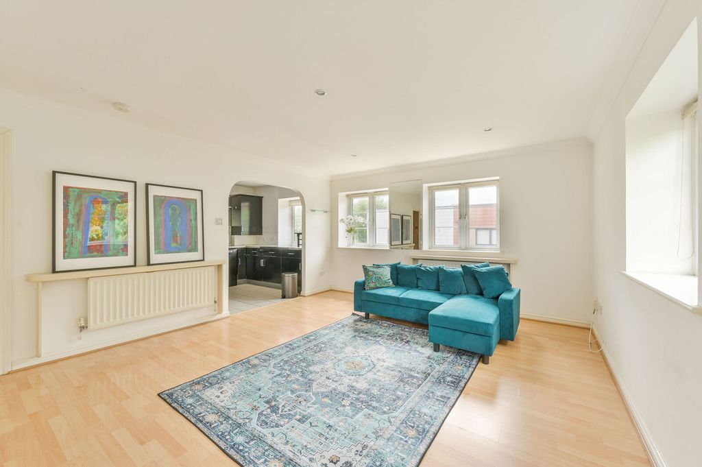 Property photo 2 of 9