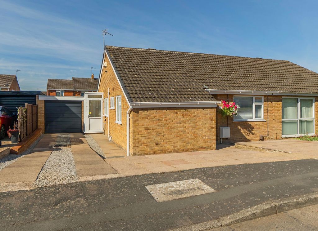 Property photo 1 of 32