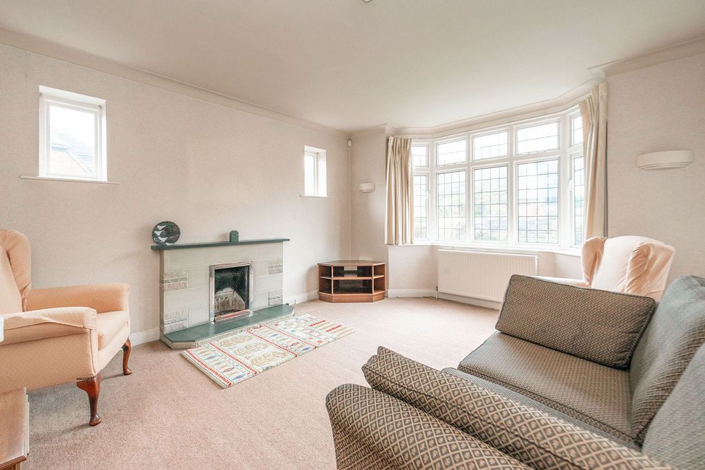 Property photo 2 of 27