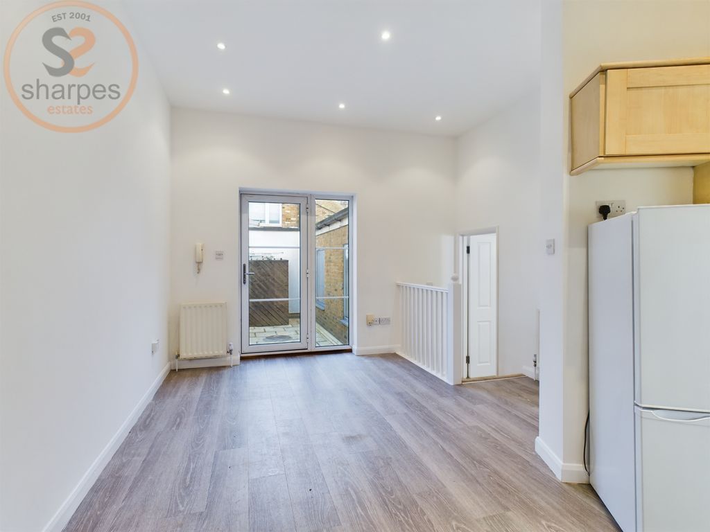 Property photo 1 of 11 Cam03524G0-Pr0053-Still002